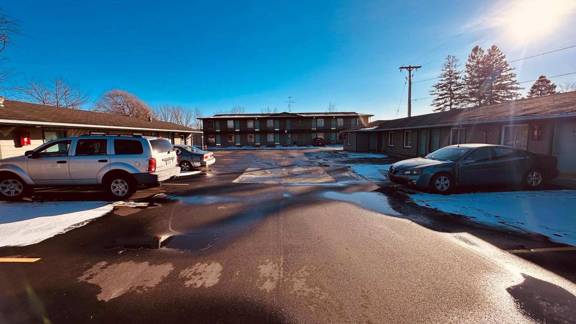 Currys Motel By Oyo Saginaw Mi Exteriör bild